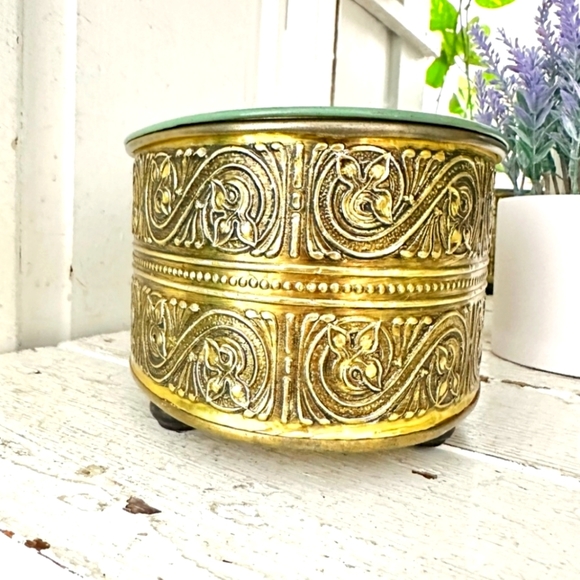 Vintage Guildcraft Oval Tin Golden & Moss green Storage Box - Picture 4 of 12